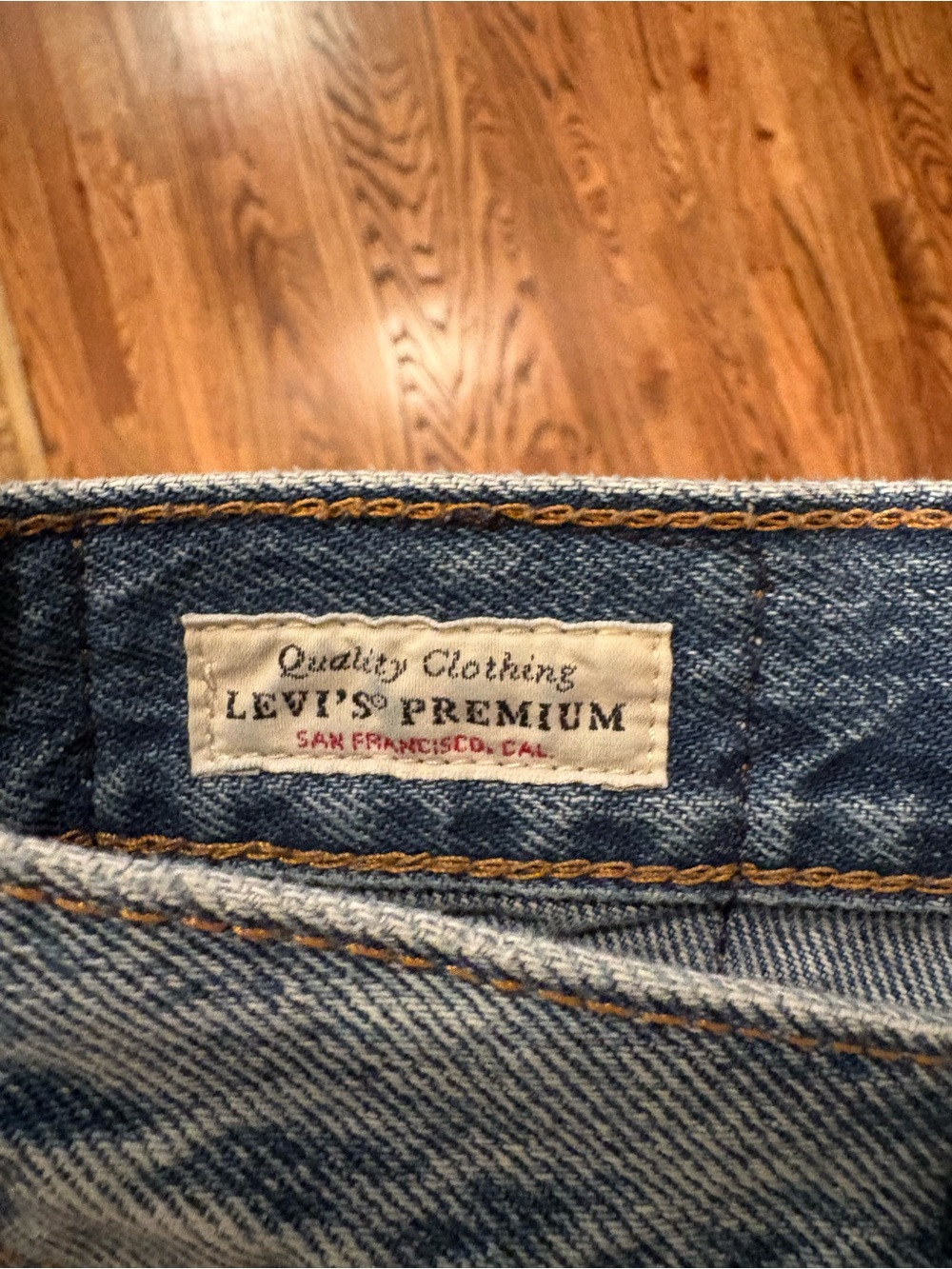 Levi's Wedgie Straight Ankle Women's Jeans with Frayed Hem - Picture 4 of 5